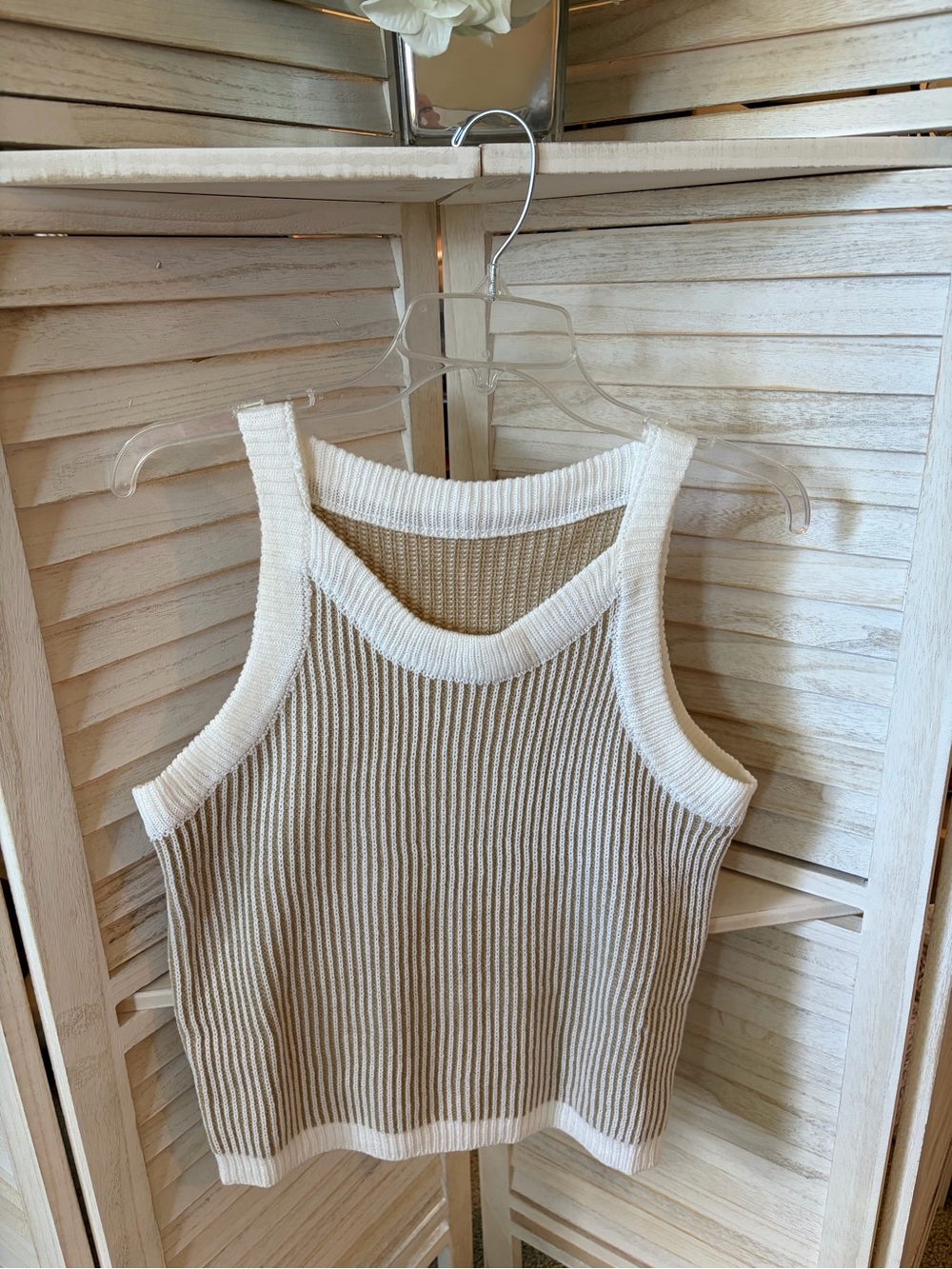 Ribbed Contrast-Trim Tank Top in Cream and White